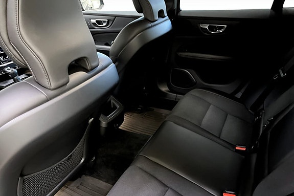 Volvo V60 Cross Country 8 of 9