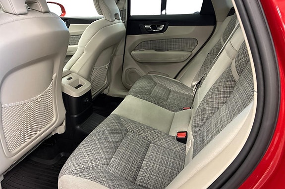 Volvo XC60 13 of 22