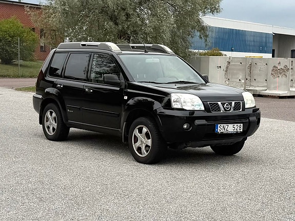 Nissan X-Trail 2 of 8