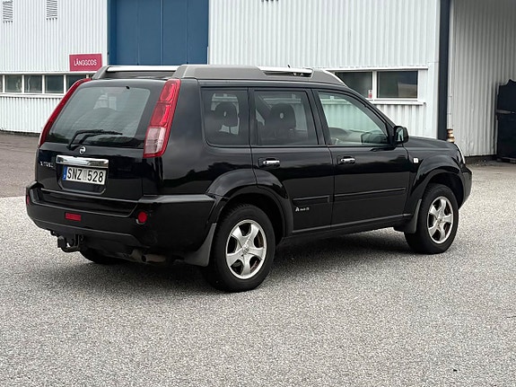 Nissan X-Trail 3 of 8