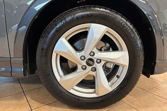 Audi Q3 18 of 27