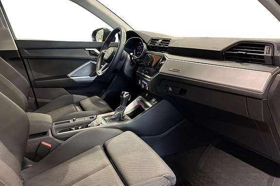 Audi Q3 10 of 27