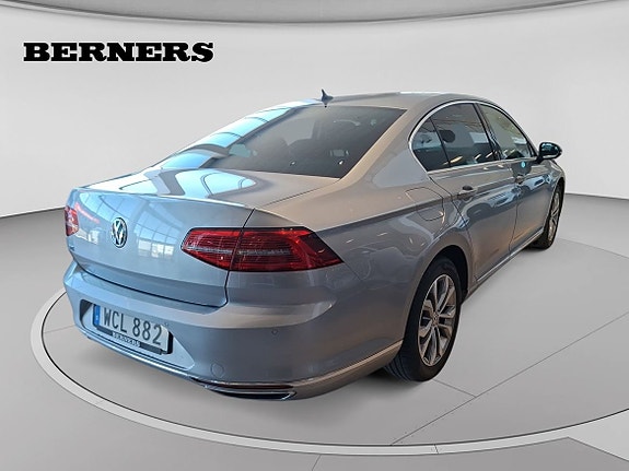 Volkswagen Passat 5 of 15