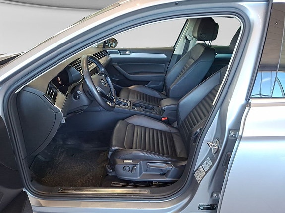 Volkswagen Passat 9 of 15
