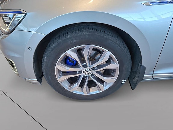 Volkswagen Passat 14 of 15