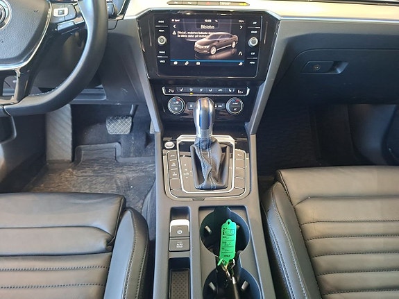 Volkswagen Passat 11 of 15