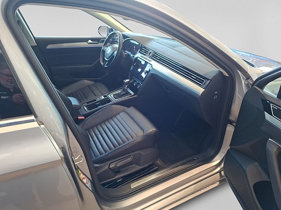 Volkswagen Passat 15 of 15