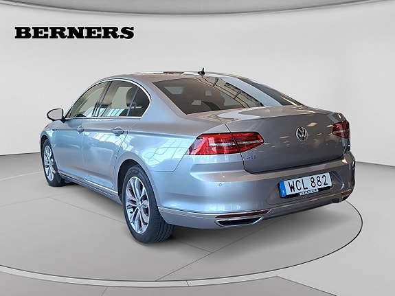 Volkswagen Passat 3 of 15