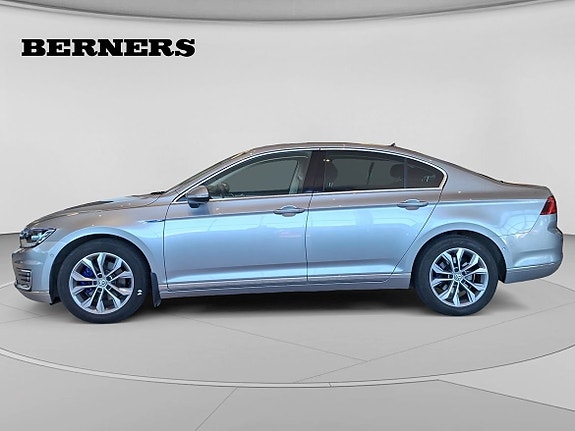 Volkswagen Passat 2 of 15
