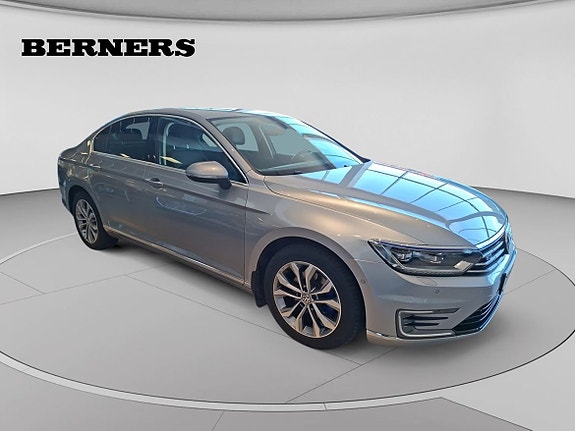 Volkswagen Passat 6 of 15