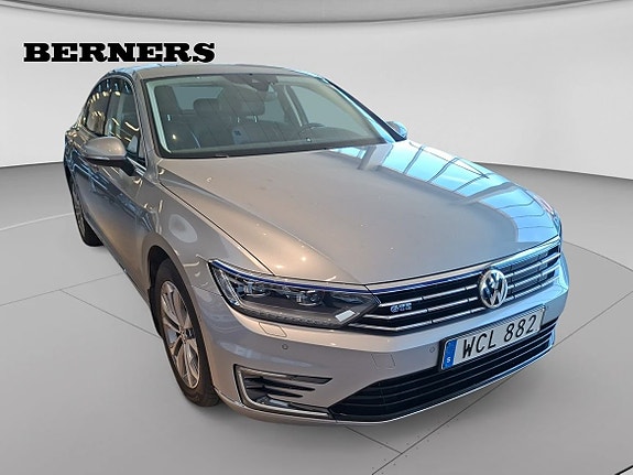 Volkswagen Passat 7 of 15