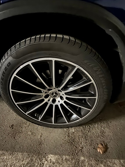 Mercedes-Benz GLC250 5 of 11