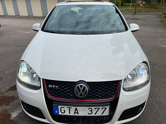 Volkswagen Golf V 2 of 12