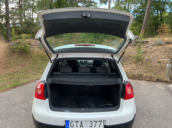 Volkswagen Golf V 9 of 12