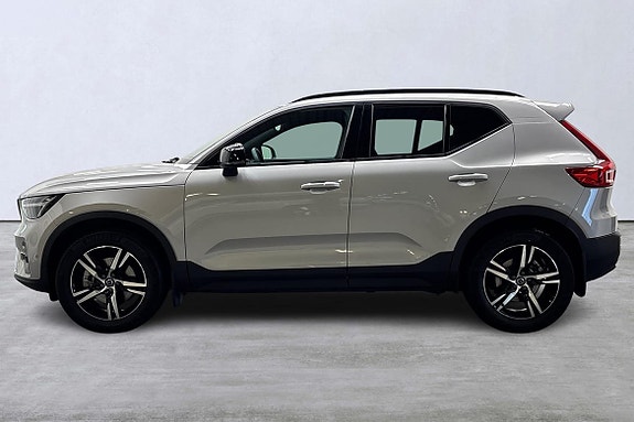 Volvo XC40 2 of 22