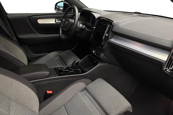 Volvo XC40 10 of 22
