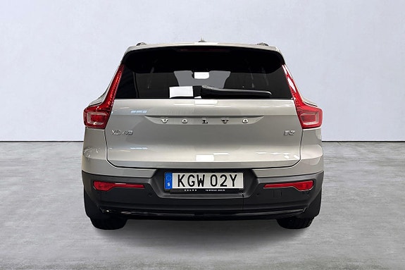 Volvo XC40 5 of 22