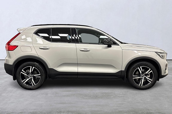 Volvo XC40 3 of 22