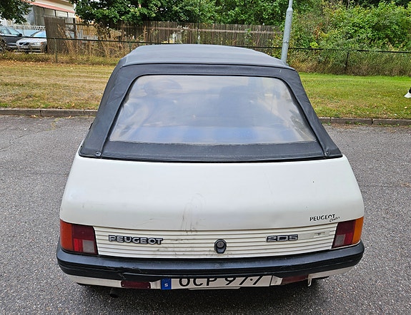 Peugeot 205 3 of 5