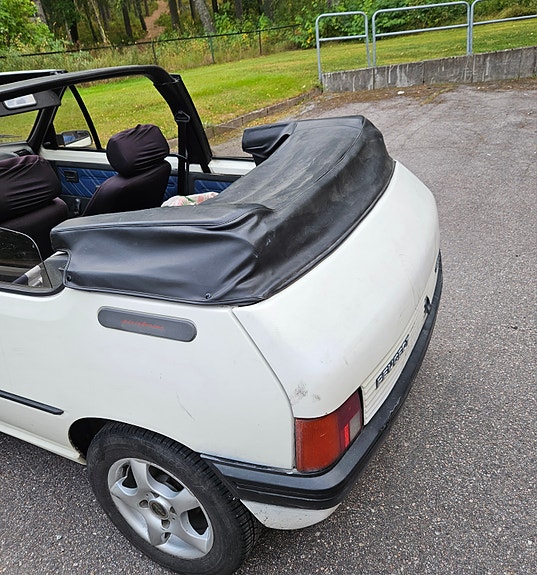 Peugeot 205 2 of 5