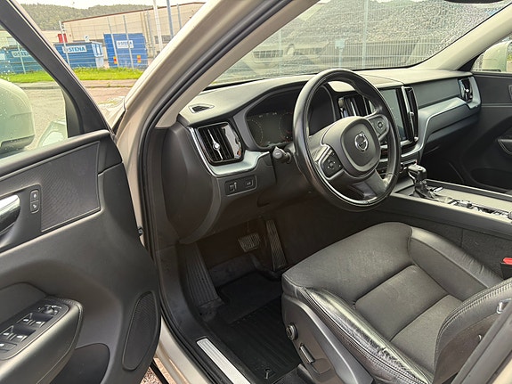 Volvo XC60 3 of 5