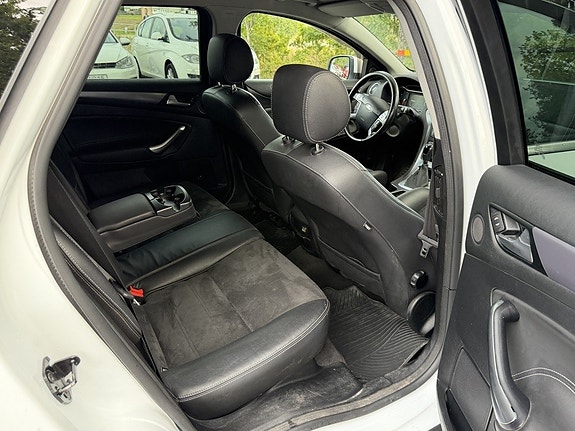 Ford Mondeo 19 of 22