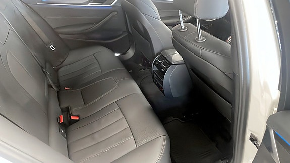 BMW 530e 5 of 9