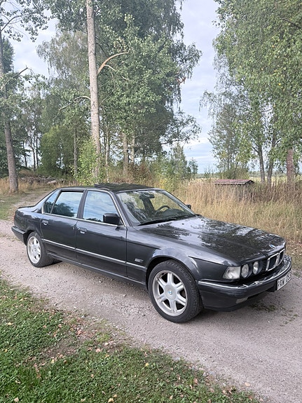 BMW 750iL 3 of 23