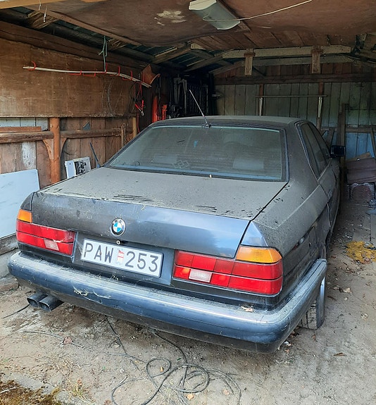 BMW 750iL 18 of 23