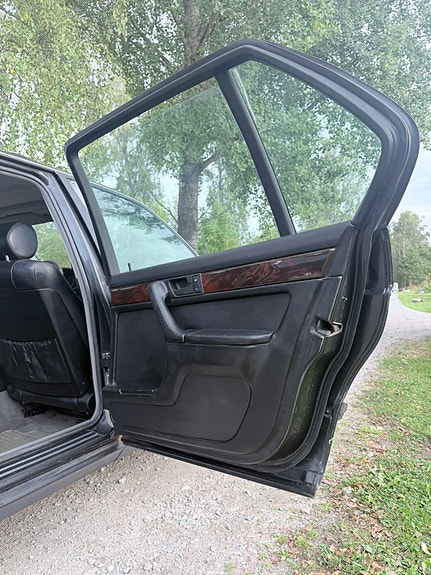 BMW 750iL 10 of 23