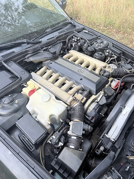 BMW 750iL 8 of 23