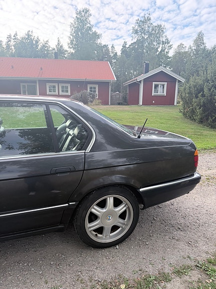 BMW 750iL 21 of 23