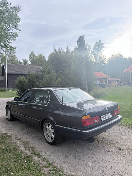 BMW 750iL 5 of 23