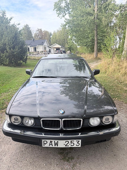 BMW 750iL 4 of 23