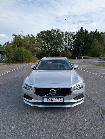 Volvo V90 2 of 8