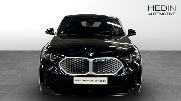 BMW iX2 8 of 9