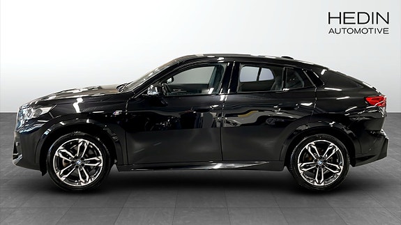 BMW iX2 6 of 9