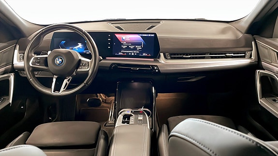 BMW iX2 4 of 9