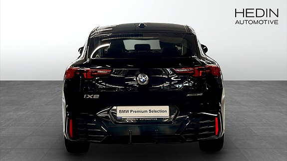 BMW iX2 7 of 9