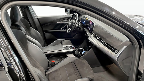 BMW iX2 3 of 9