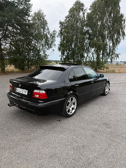 BMW 540i 3 of 7