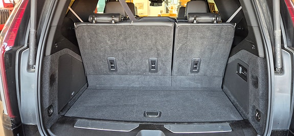 Cadillac Escalade 8 of 8