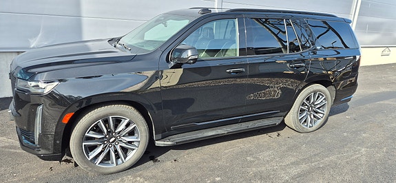 Cadillac Escalade 2 of 8