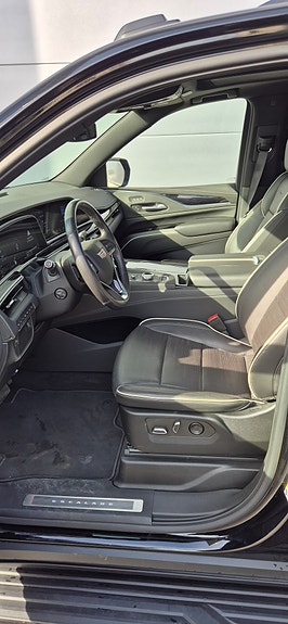 Cadillac Escalade 6 of 8