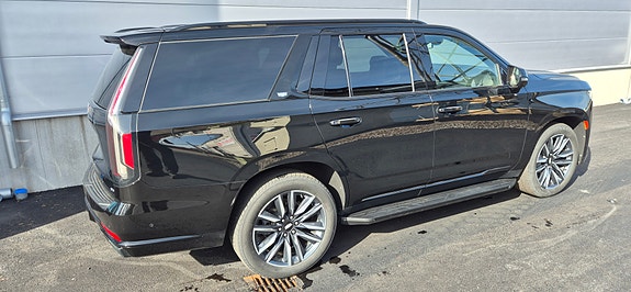 Cadillac Escalade 4 of 8