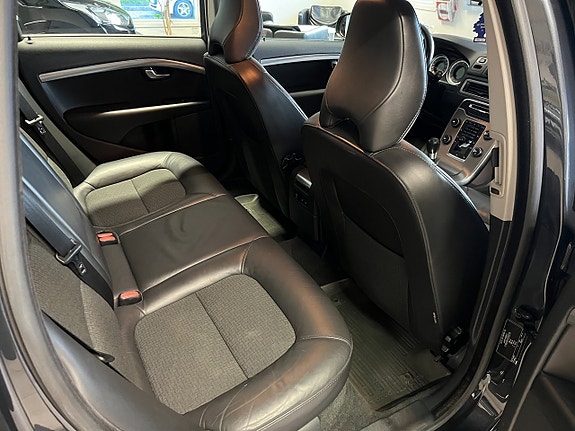 Volvo V70 7 of 9
