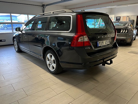 Volvo V70 3 of 9