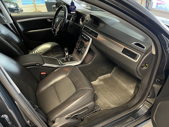 Volvo V70 6 of 9