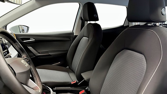 Seat Arona 8 of 18