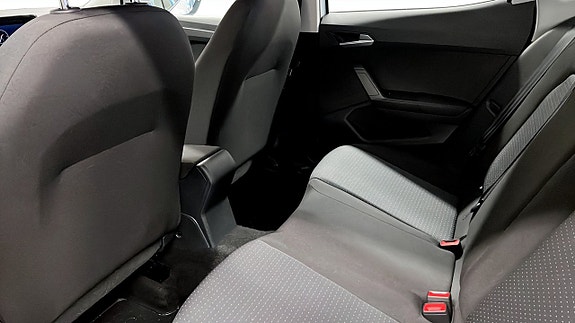 Seat Arona 11 of 18